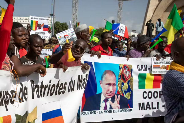 أزمات أسهمت في تشكيل أرض خصبة لزيادة النفوذ الروسي في أفريقيا